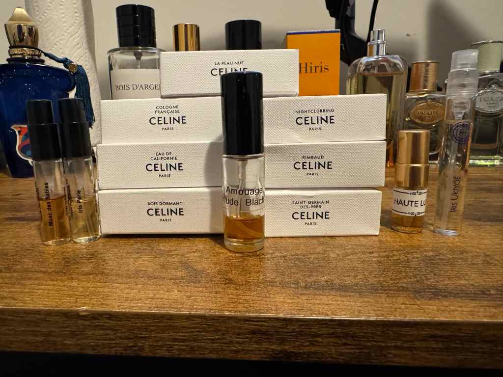A few small vials of perfume and samples
